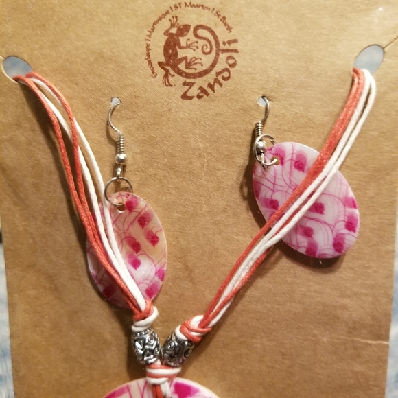 NWT Pink Shell Style Necklace and Earring Set - Picture 3 of 7